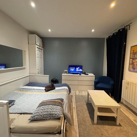 Appartement Proche Centre Ville, Gare Et Autoroute Melun Exterior foto